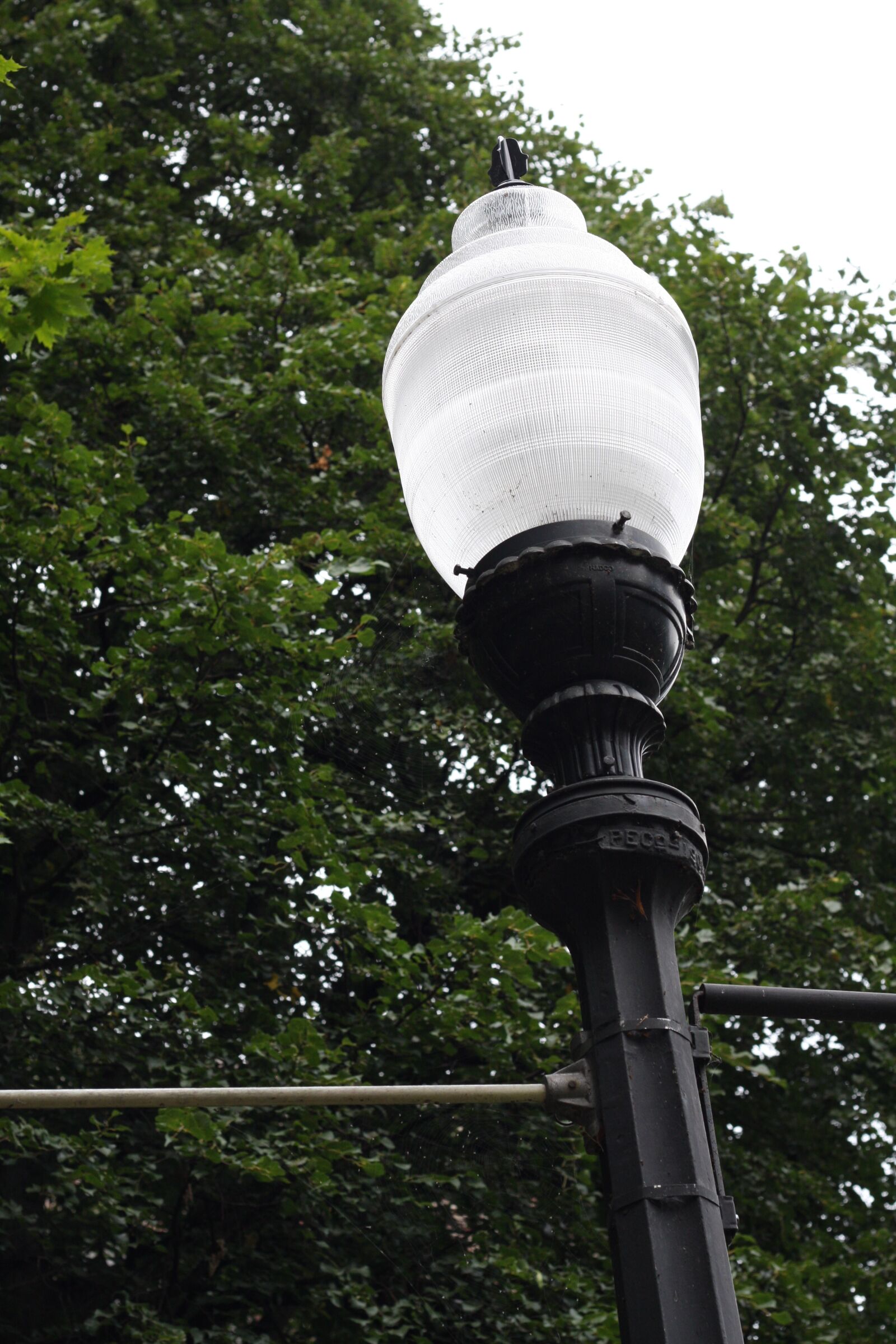 Canon EOS 40D sample photo. Lamp post, city, lights photography