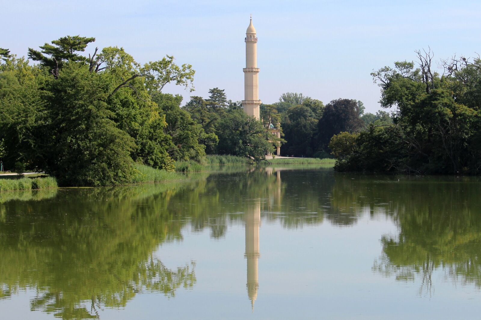 Canon EOS 600D (Rebel EOS T3i / EOS Kiss X5) sample photo. Minaret, fridge, memorial photography