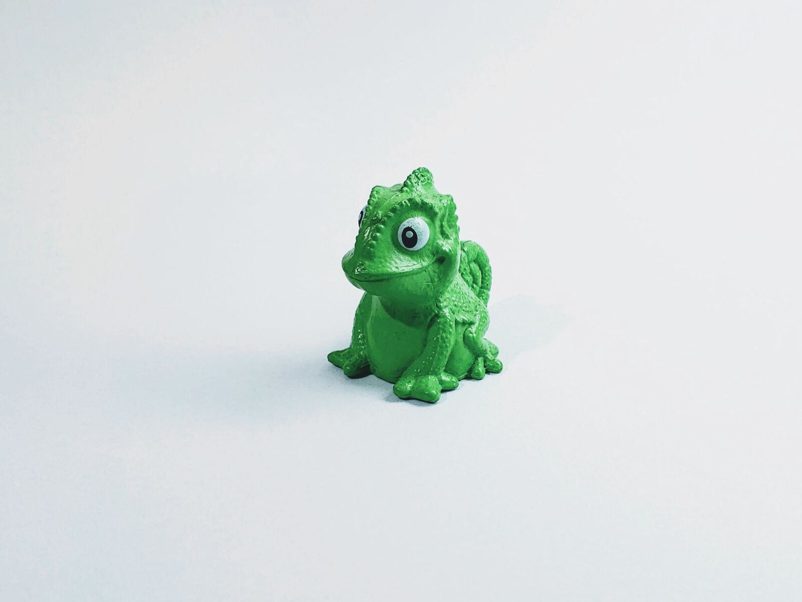 Samsung Galaxy S9+ sample photo. Chameleon, green, animal photography