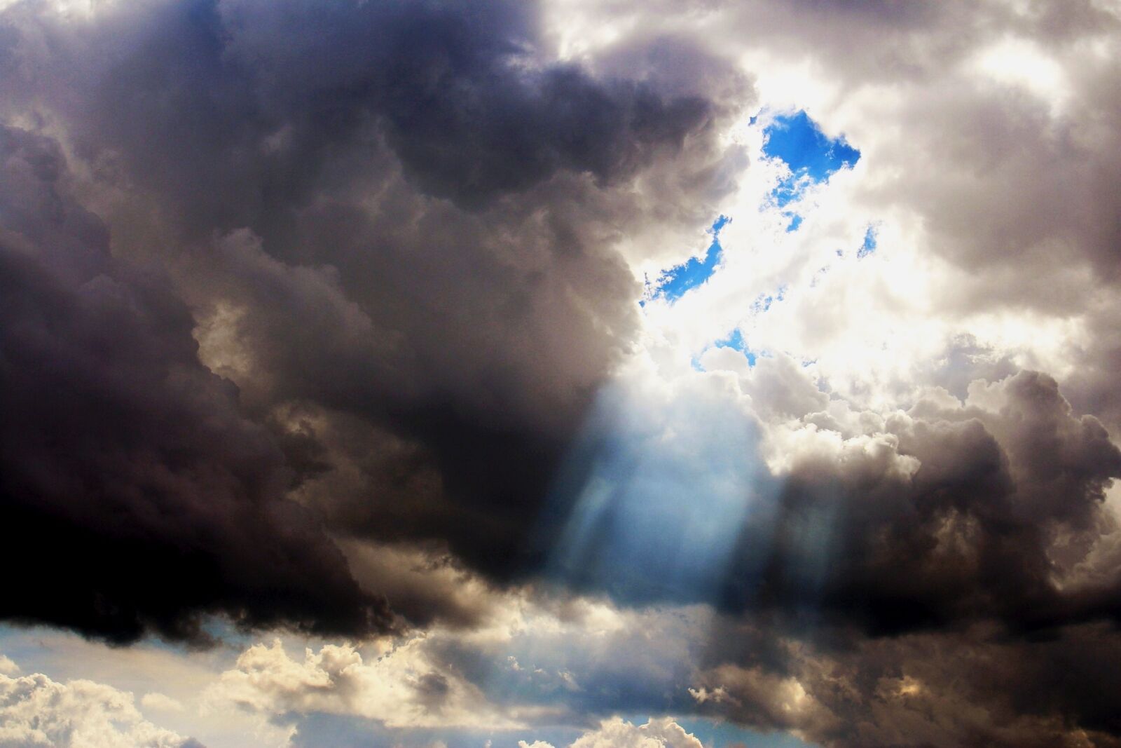 Canon EOS 700D (EOS Rebel T5i / EOS Kiss X7i) sample photo. Sky, clouds, dark clouds photography