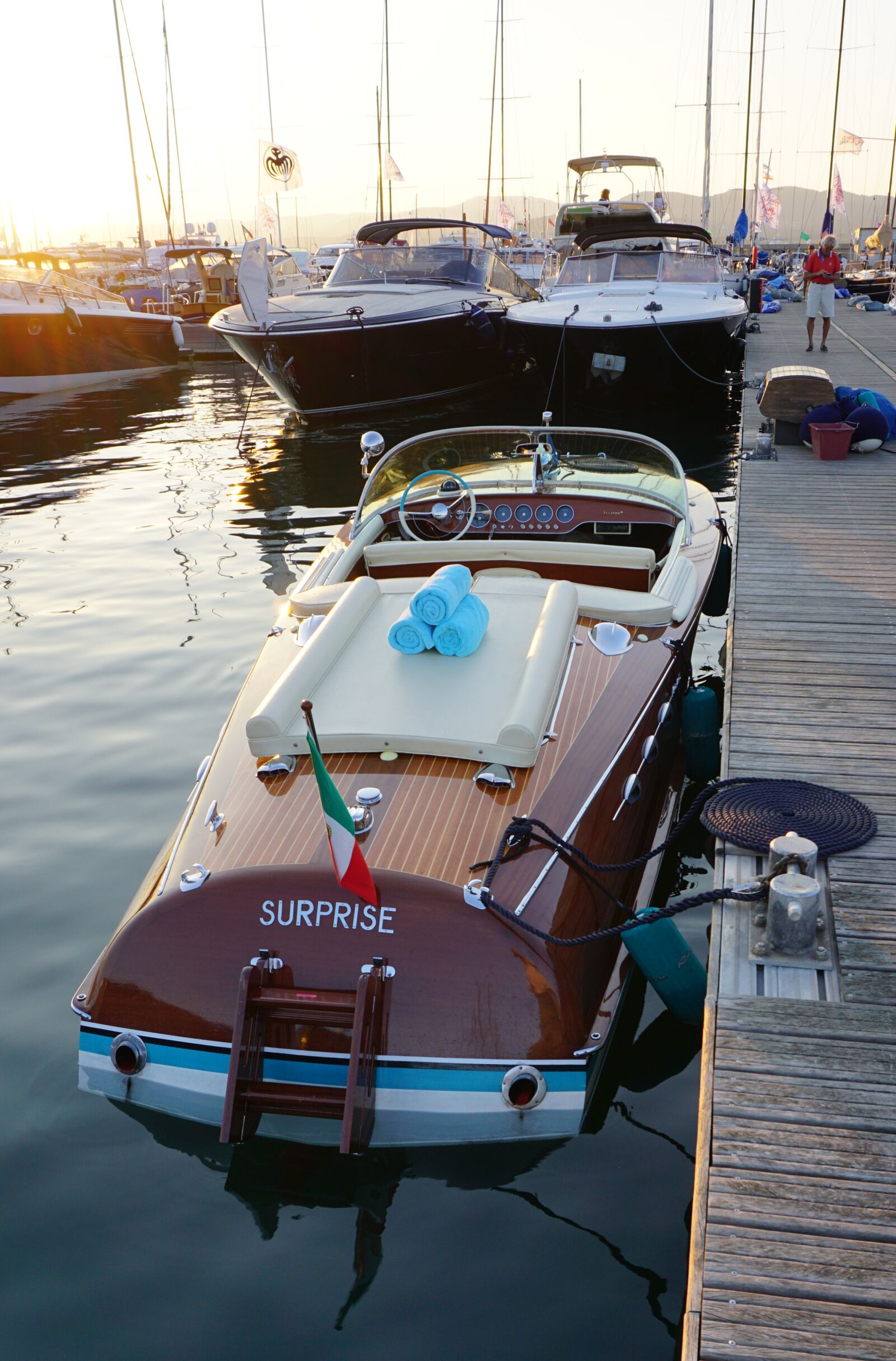 Sony E 16-50mm F3.5-5.6 PZ OSS sample photo. Speedboat photography