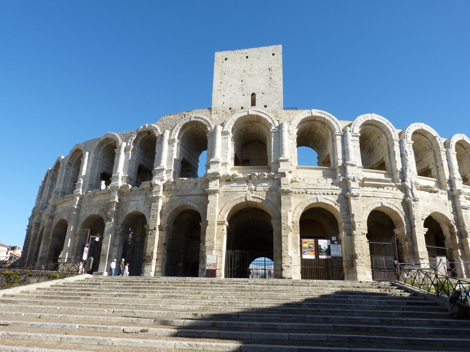 Panasonic Lumix DMC-FZ150 sample photo. Arles, france, historic center photography