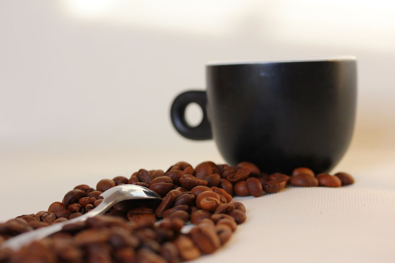 Canon EOS 550D (EOS Rebel T2i / EOS Kiss X4) sample photo. Coffee, coffee grain, cup photography