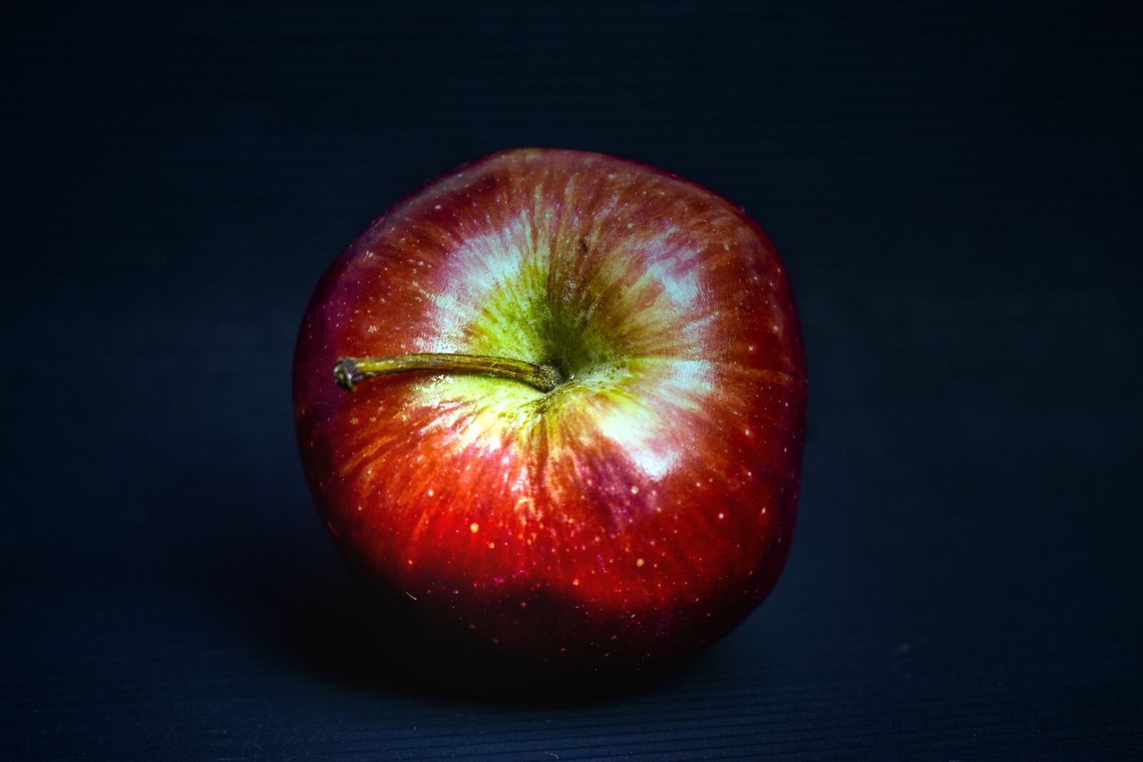 Nikon D3400 sample photo. Apple, red fruit, nutrition photography