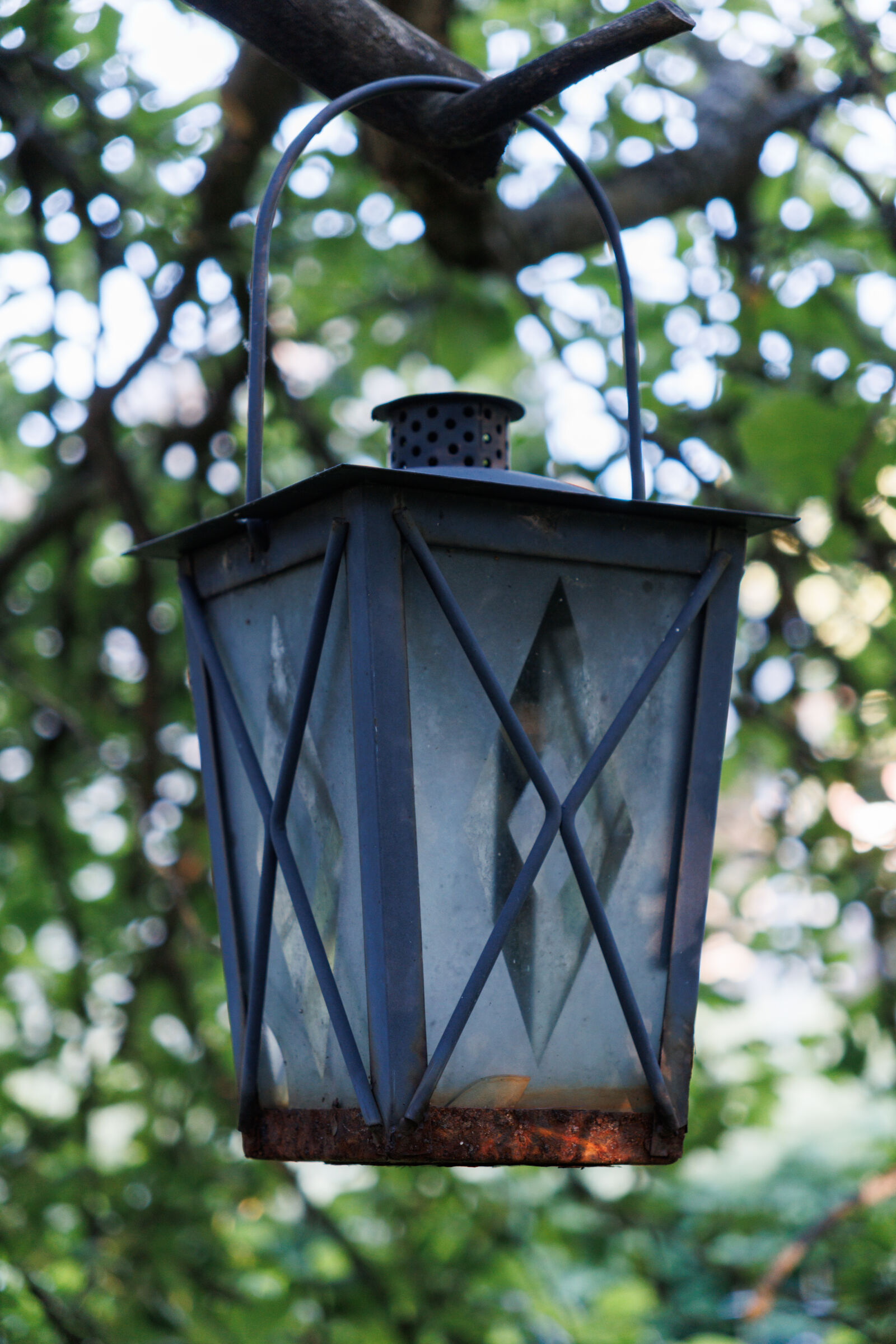 Canon EOS R7 sample photo. Lantern night photography
