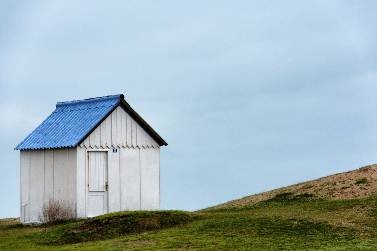Nikon D5600 sample photo. Cabin, blue, beach photography
