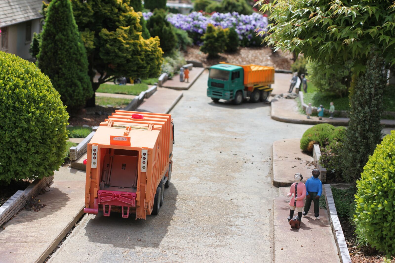 Canon EOS 60D sample photo. Garbage, truck, community photography