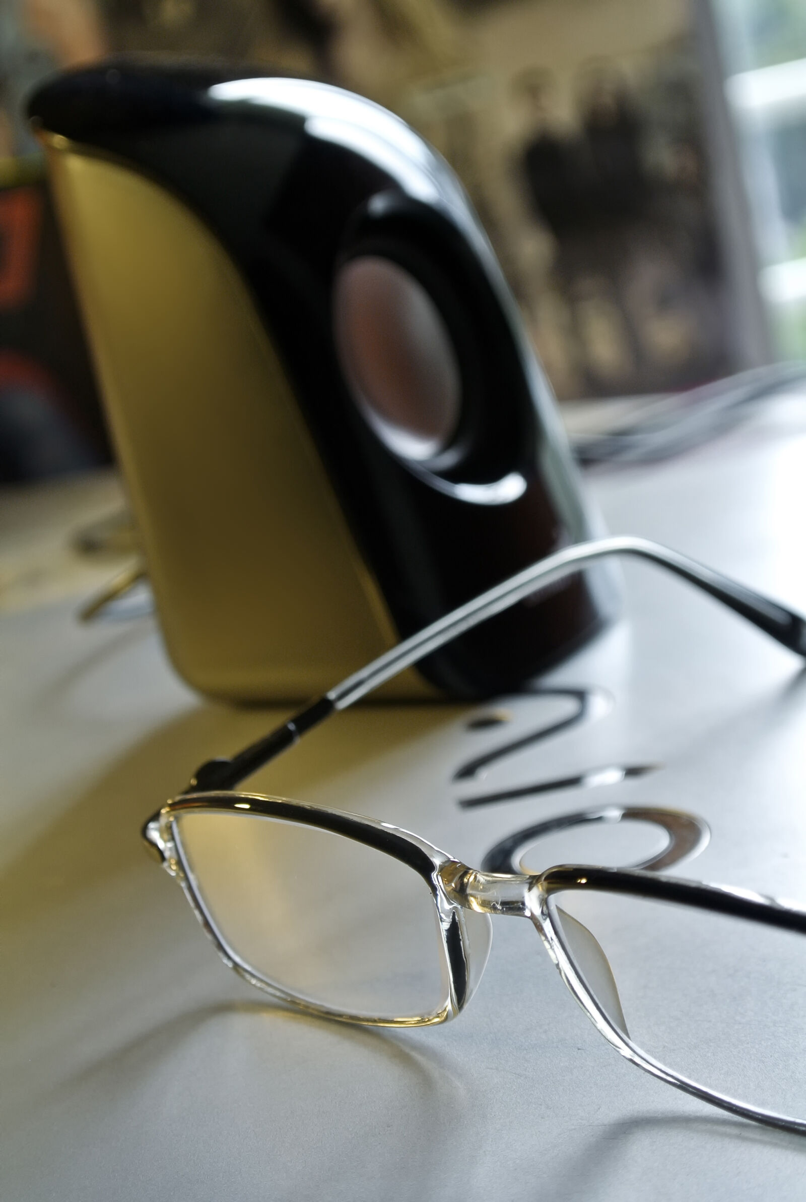 Nikon 1 Nikkor VR 10-30mm F3.5-5.6 sample photo. Black, frame, eyeglass, beside photography