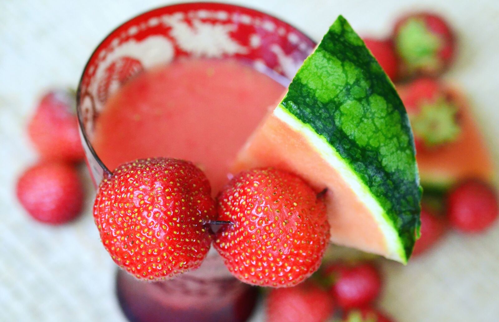 Nikon D5100 sample photo. Fruit juice, fruit, strawberry photography
