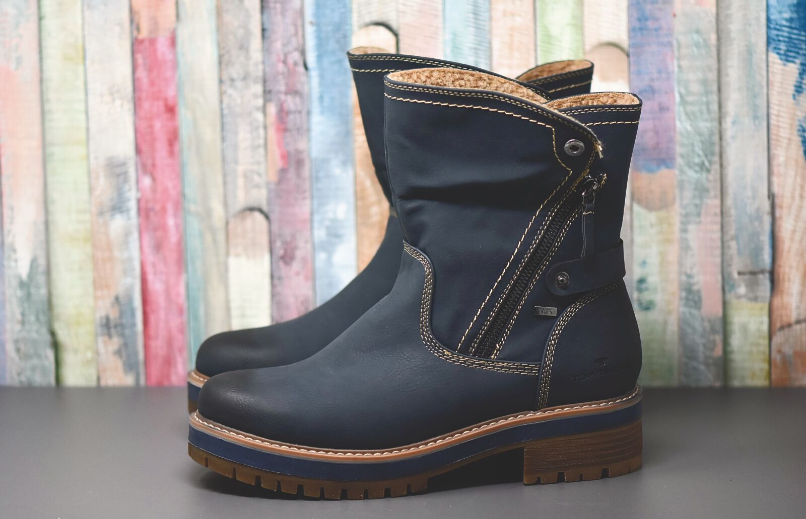 Nikon D7200 sample photo. Winter boots, shoes, leather photography