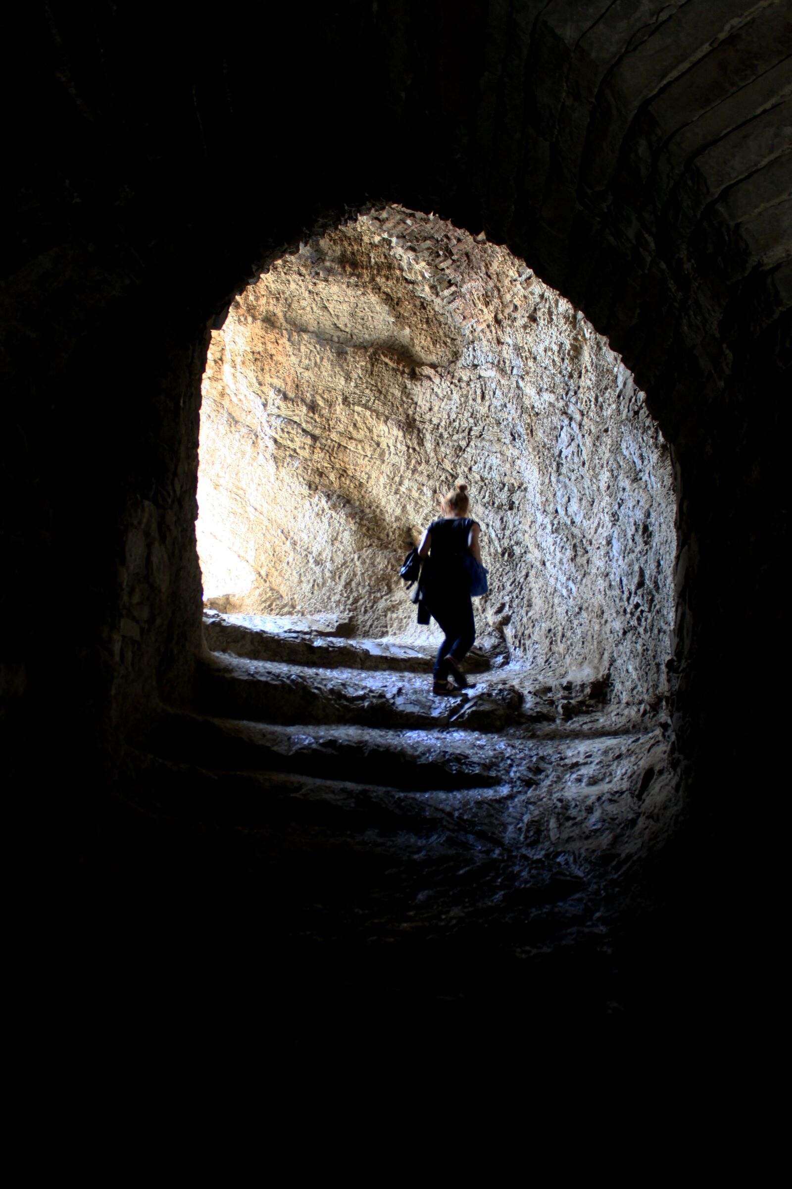 Canon EOS 500D (EOS Rebel T1i / EOS Kiss X3) sample photo. Silhouette, stairs, human photography