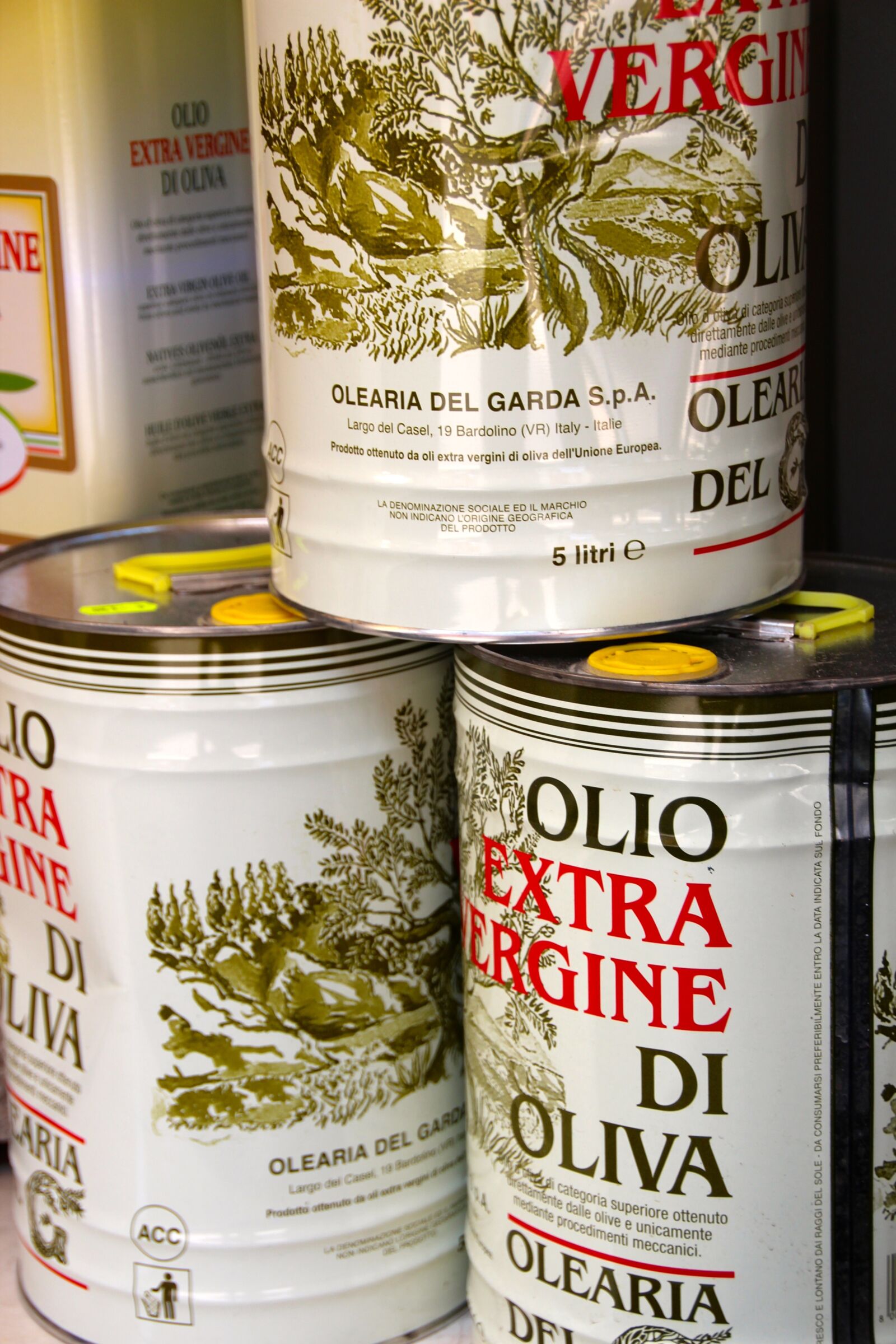 Canon EOS 600D (Rebel EOS T3i / EOS Kiss X5) sample photo. Olive oil, oil, cans photography