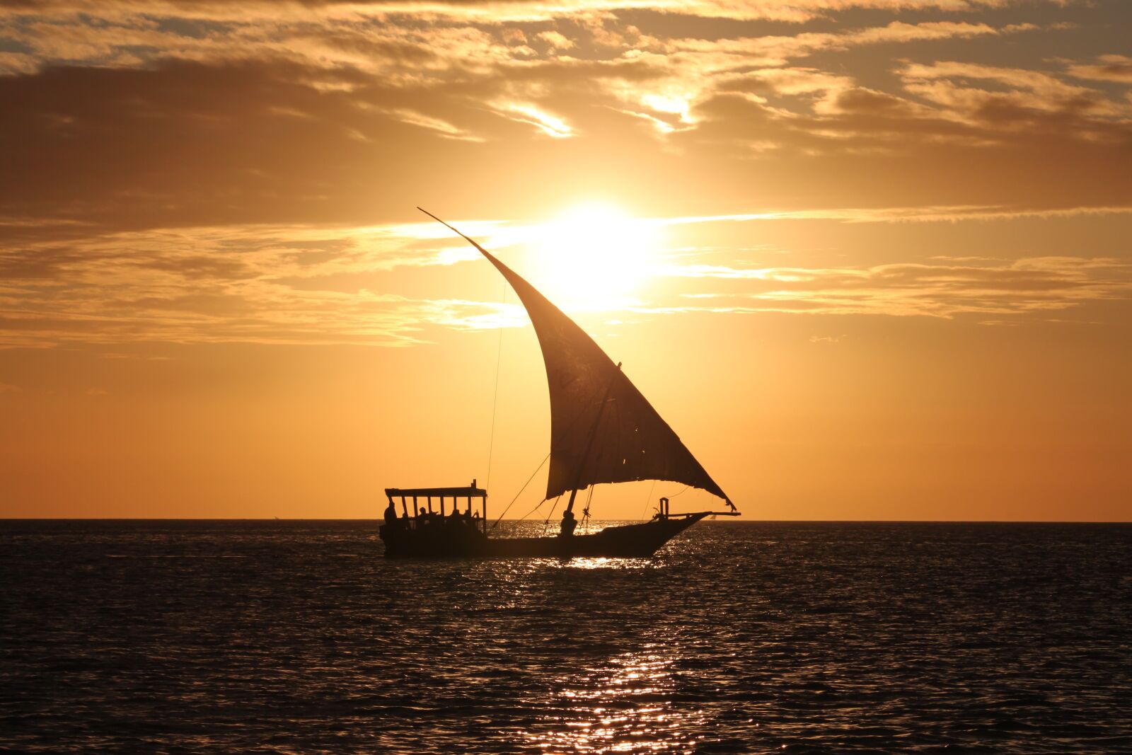 Canon EOS 500D (EOS Rebel T1i / EOS Kiss X3) sample photo. Sea, boat, sunset photography