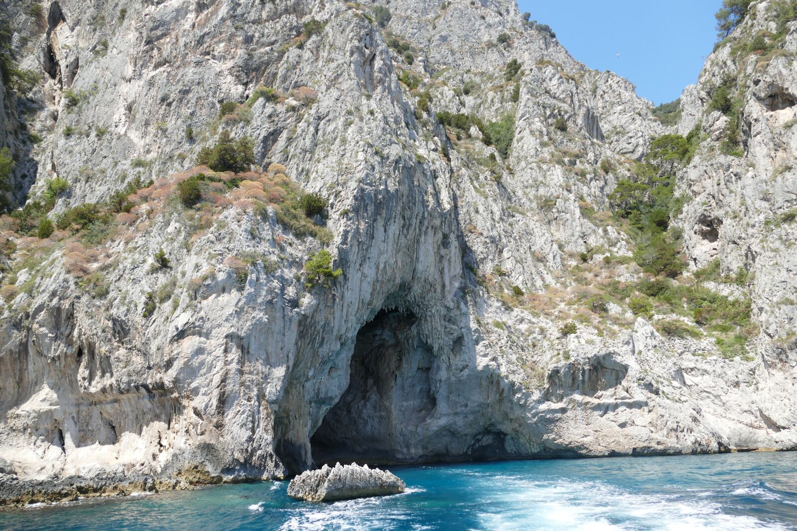 Panasonic Lumix DMC-FZ1000 sample photo. Capri, italy, coast photography