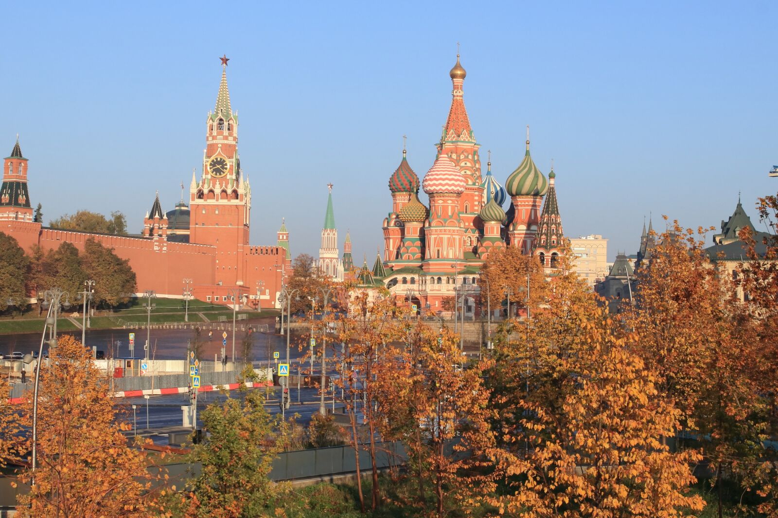 Canon EOS 77D (EOS 9000D / EOS 770D) sample photo. The kremlin, moscow, cathedral photography
