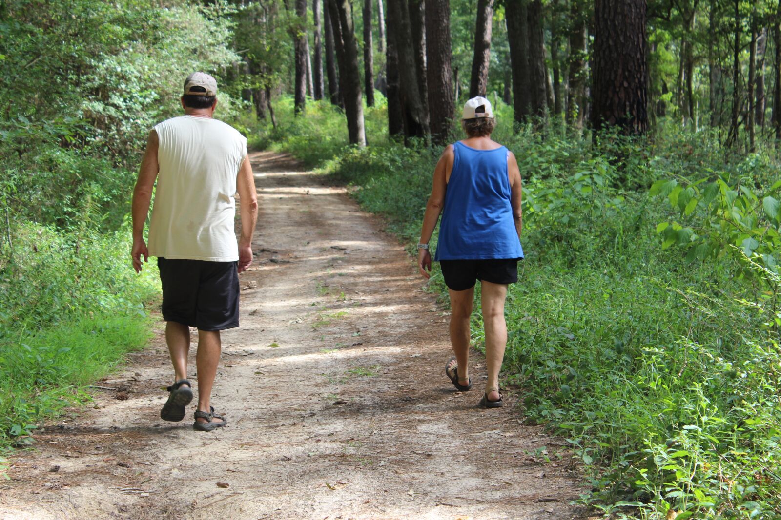 Canon EOS 1200D (EOS Rebel T5 / EOS Kiss X70 / EOS Hi) sample photo. Walk, couple, man photography