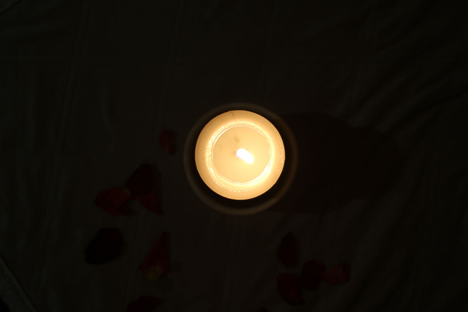 Canon EOS 7D Mark II sample photo. Bright, burn, candle, circle photography
