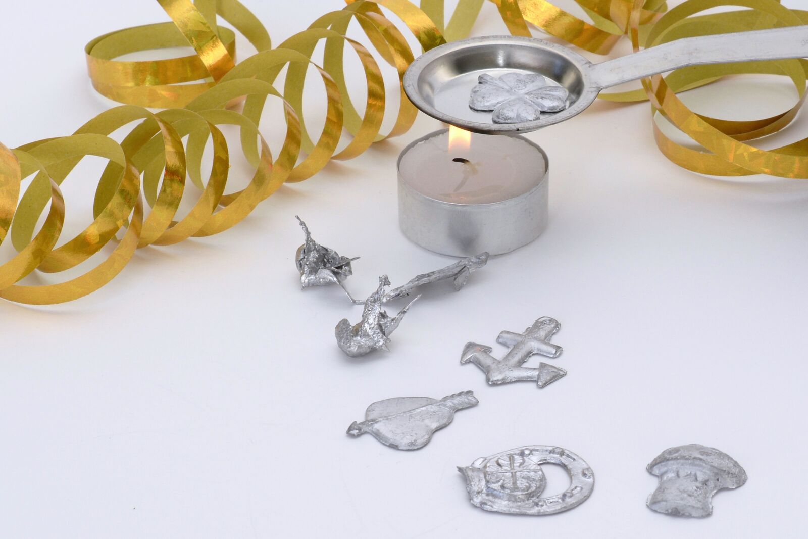 Nikon D7100 sample photo. Lead-pouring, tradition, prediction photography