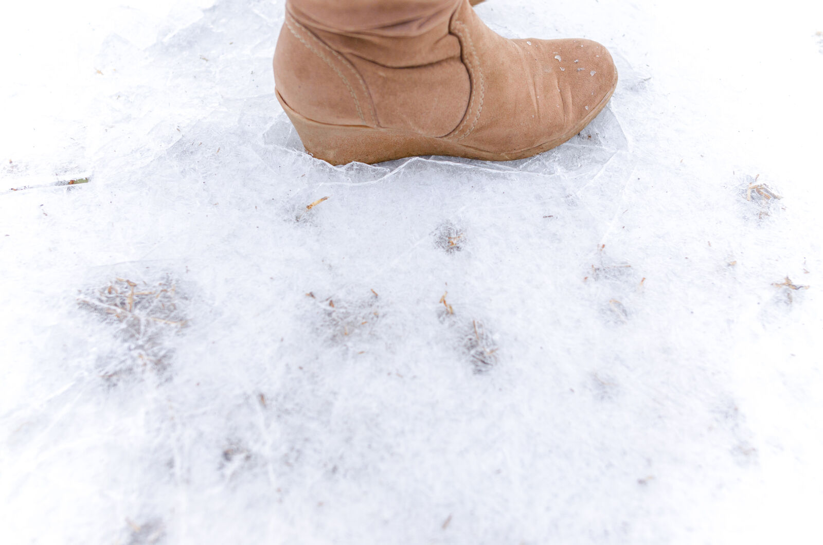 Nikon D5100 sample photo. Activity, background, blue, boot photography