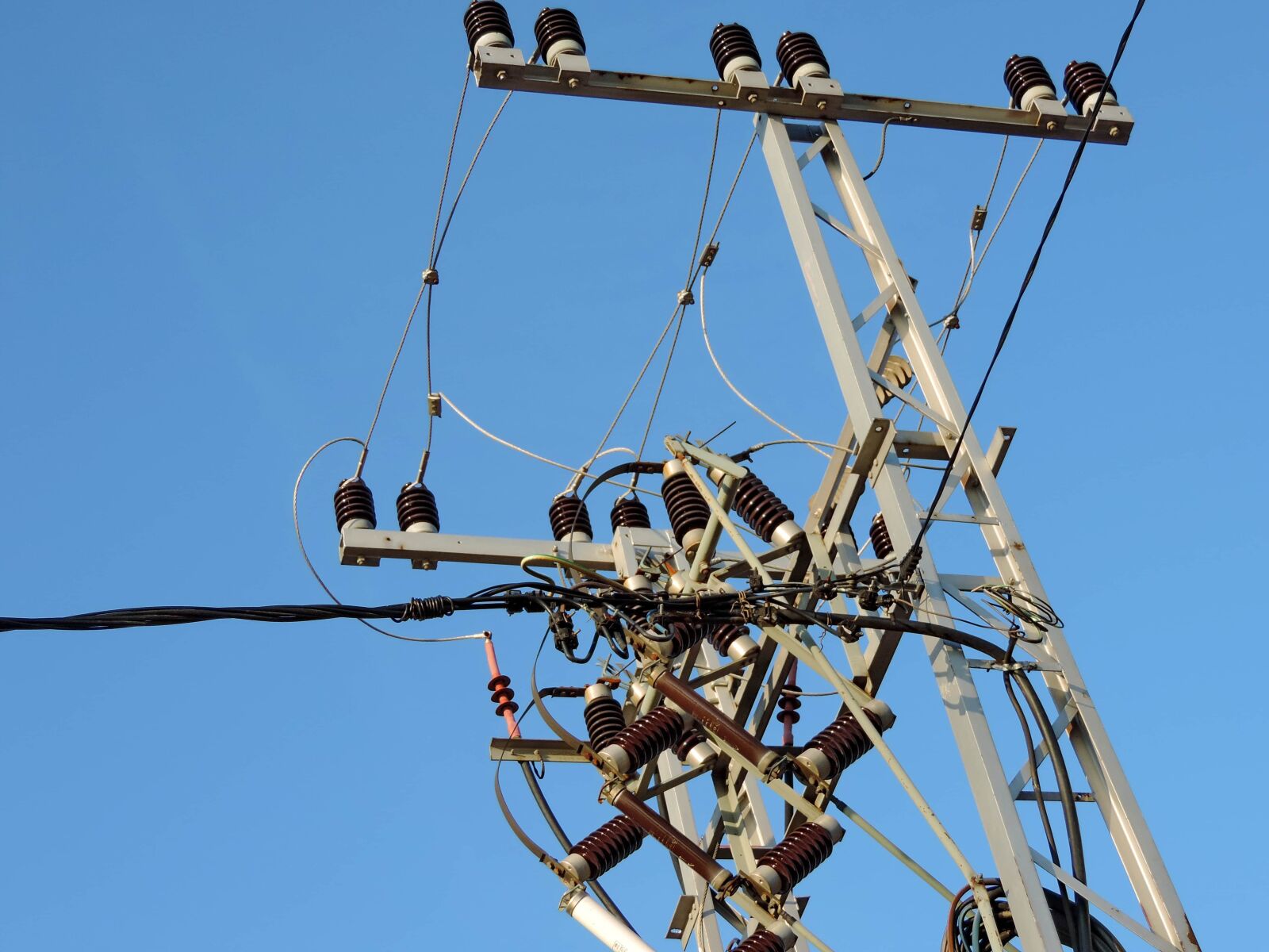 Nikon Coolpix P520 sample photo. Electricity, cable, wire, high photography