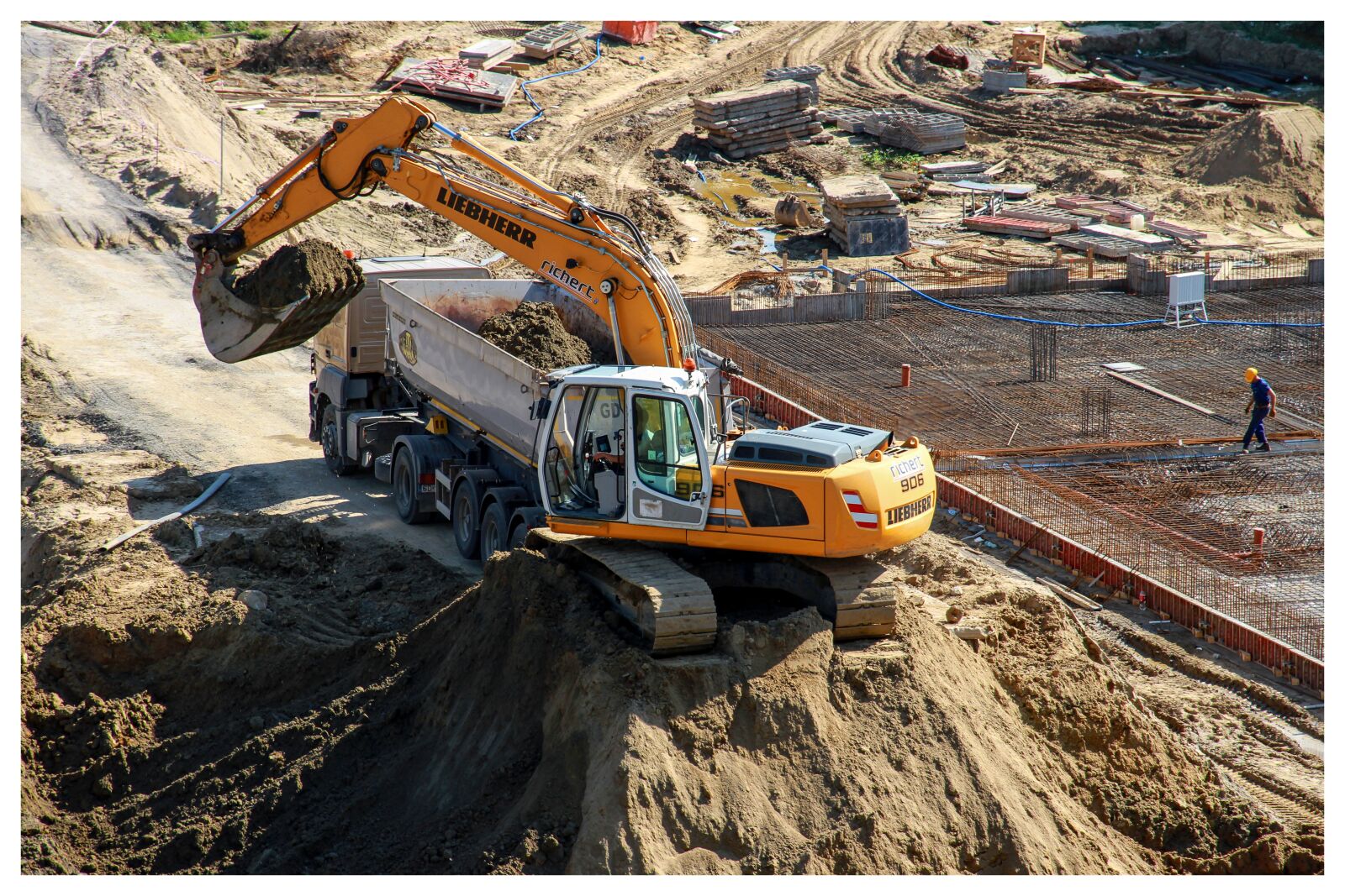 Canon EOS 7D sample photo. Excavator, building, machine photography