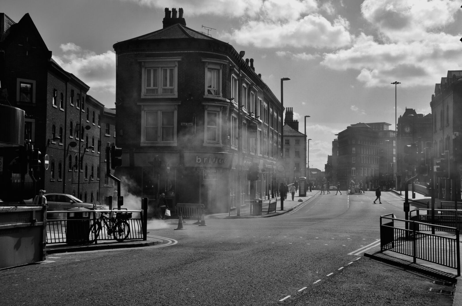 Nikon D5000 sample photo. Leeds, street scene, tourist photography