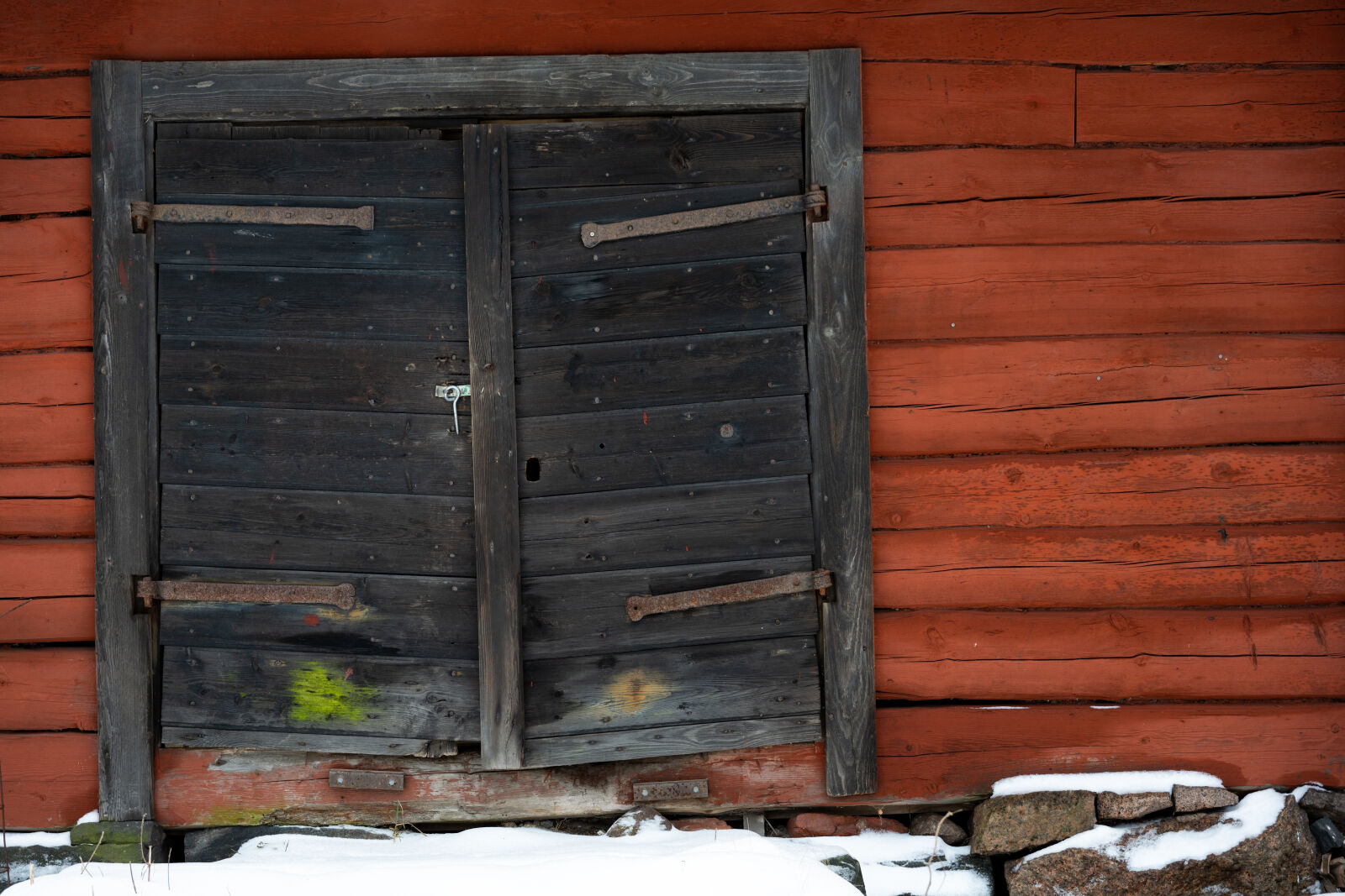 Nikon Nikkor Z 24-120mm F4 S sample photo. Old barn doorway photography