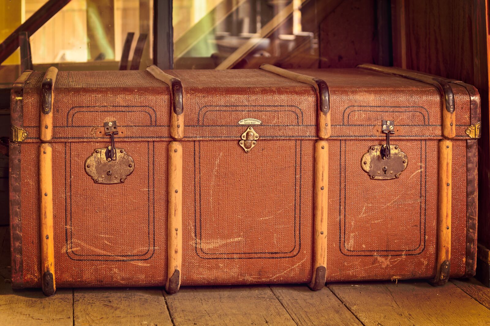 Nikon Z6 sample photo. Luggage, travel, retro photography