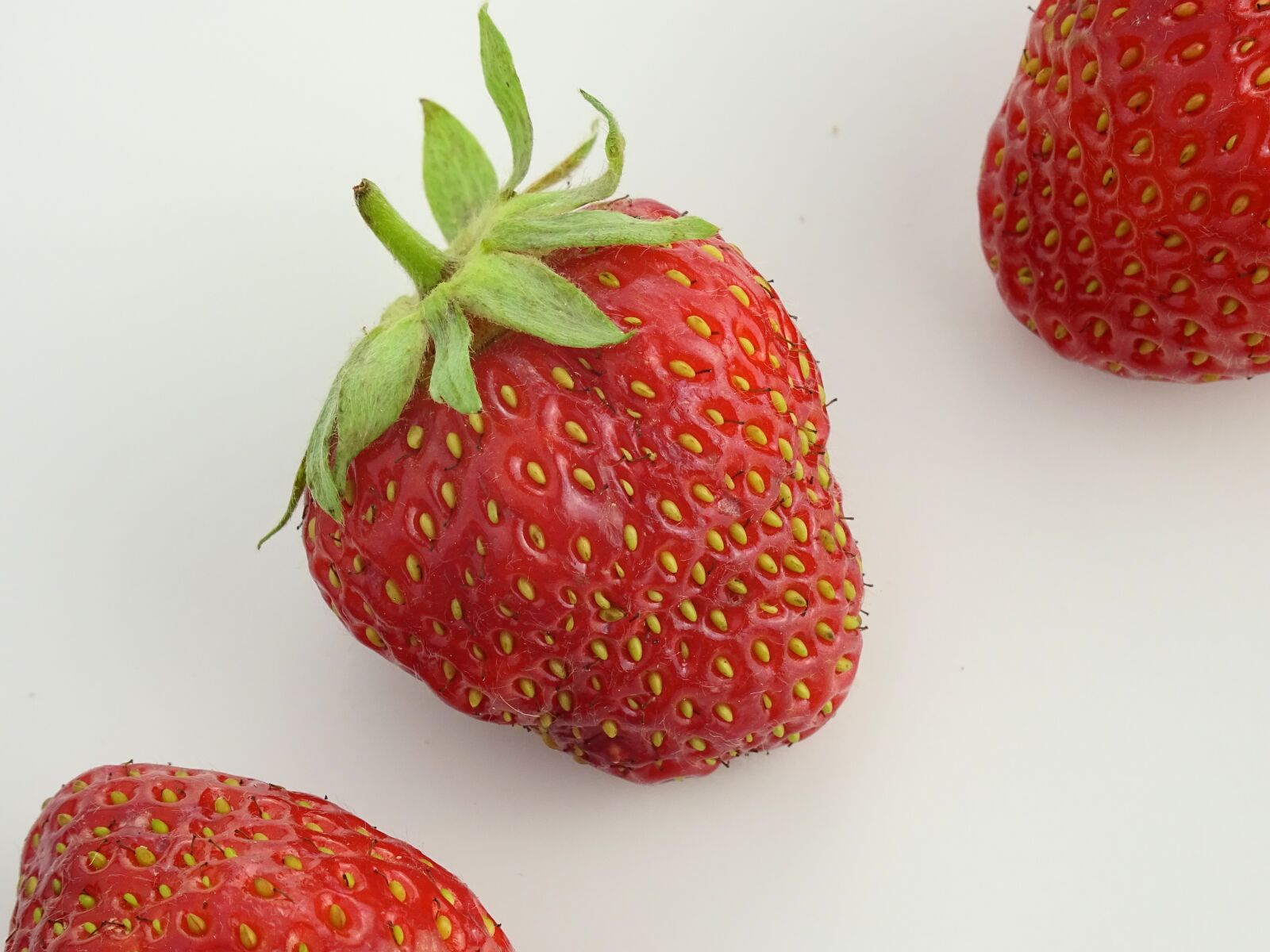 Sony DSC-HX60 sample photo. Strawberry, red, fruit photography