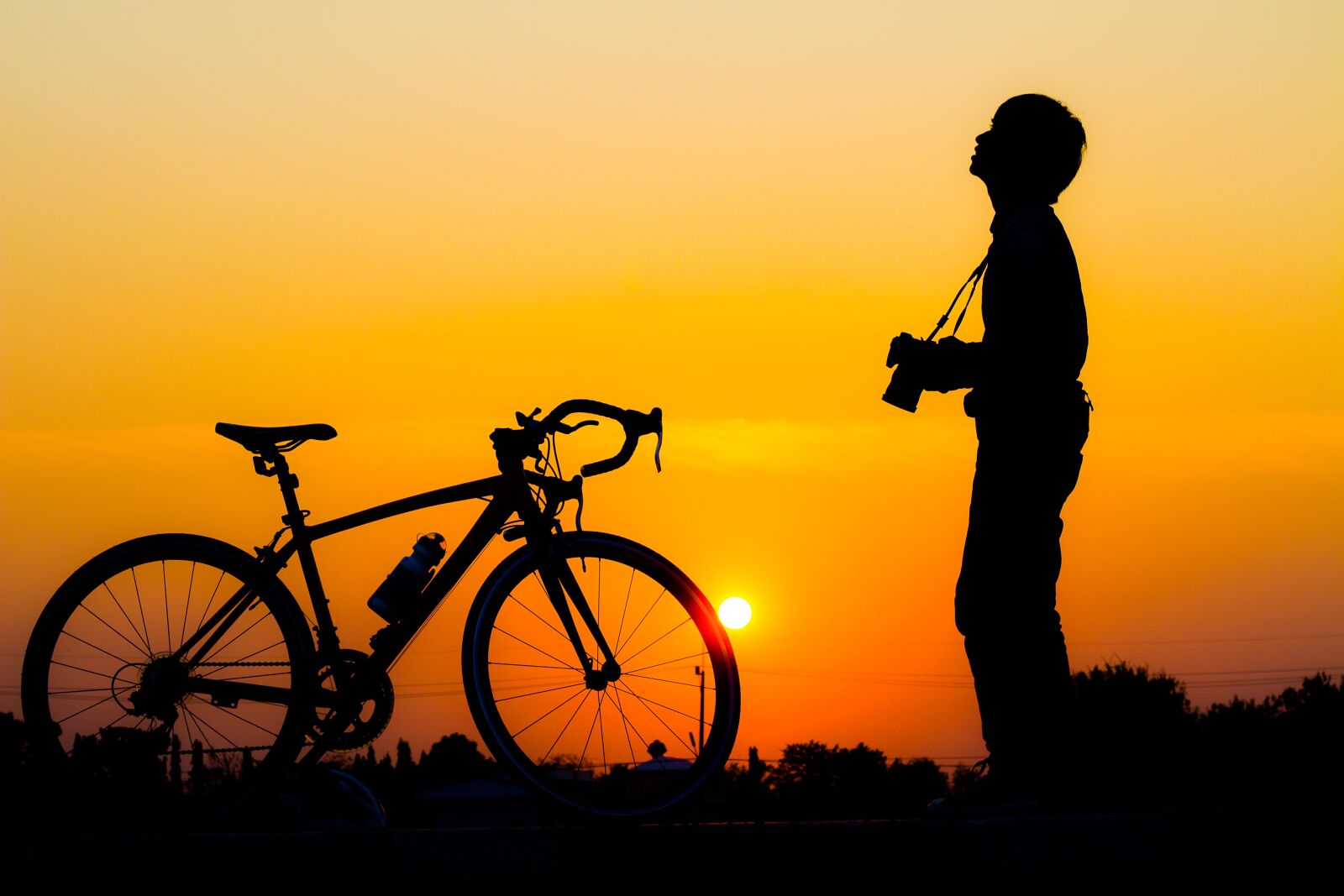Canon EOS 700D (EOS Rebel T5i / EOS Kiss X7i) + Canon EF 50mm F1.8 II sample photo. Queen s, shadow, bicycle photography