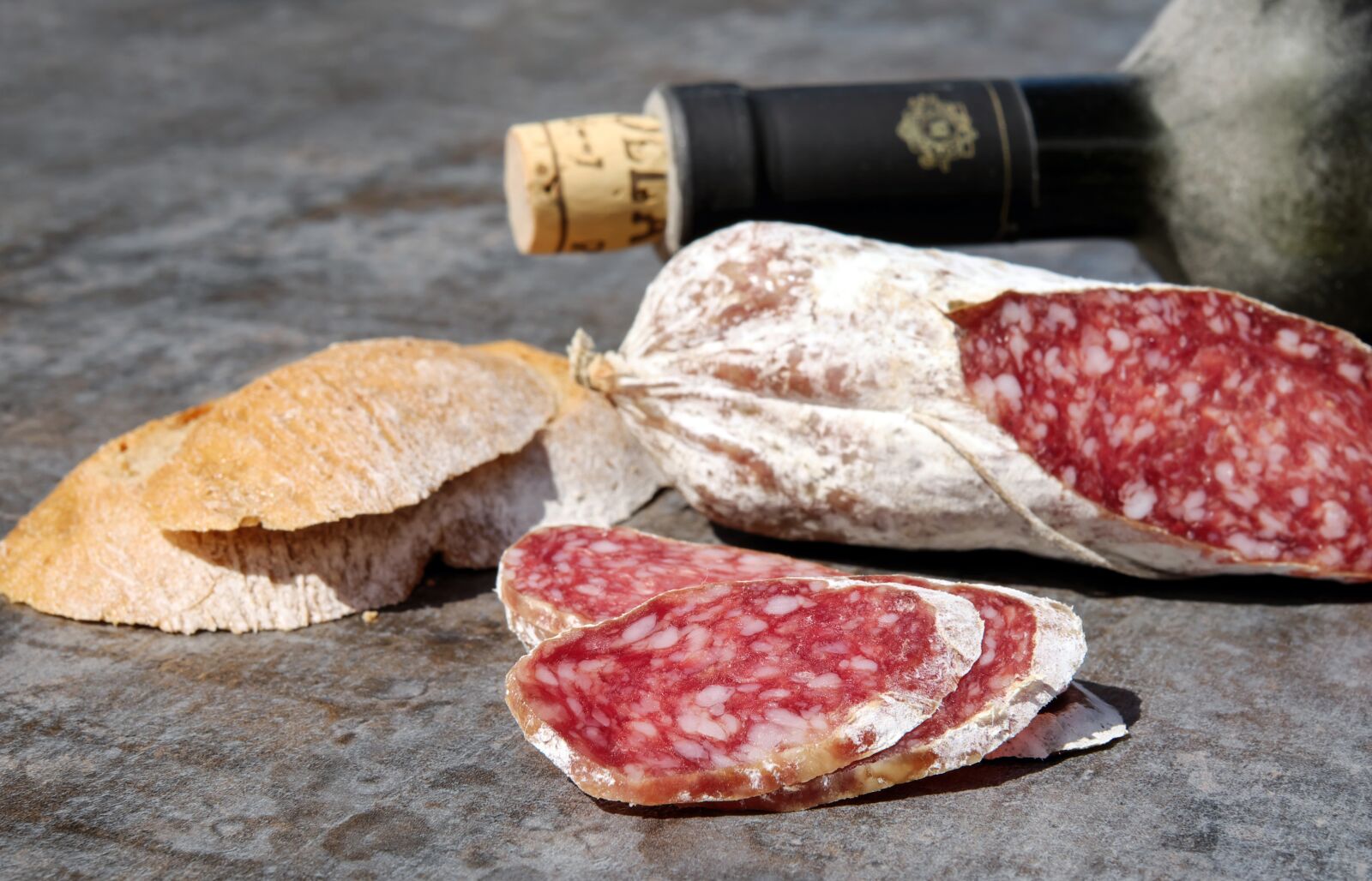 Fujifilm X-T10 + Fujifilm XF 35mm F1.4 R sample photo. Salami, sausage, cut photography