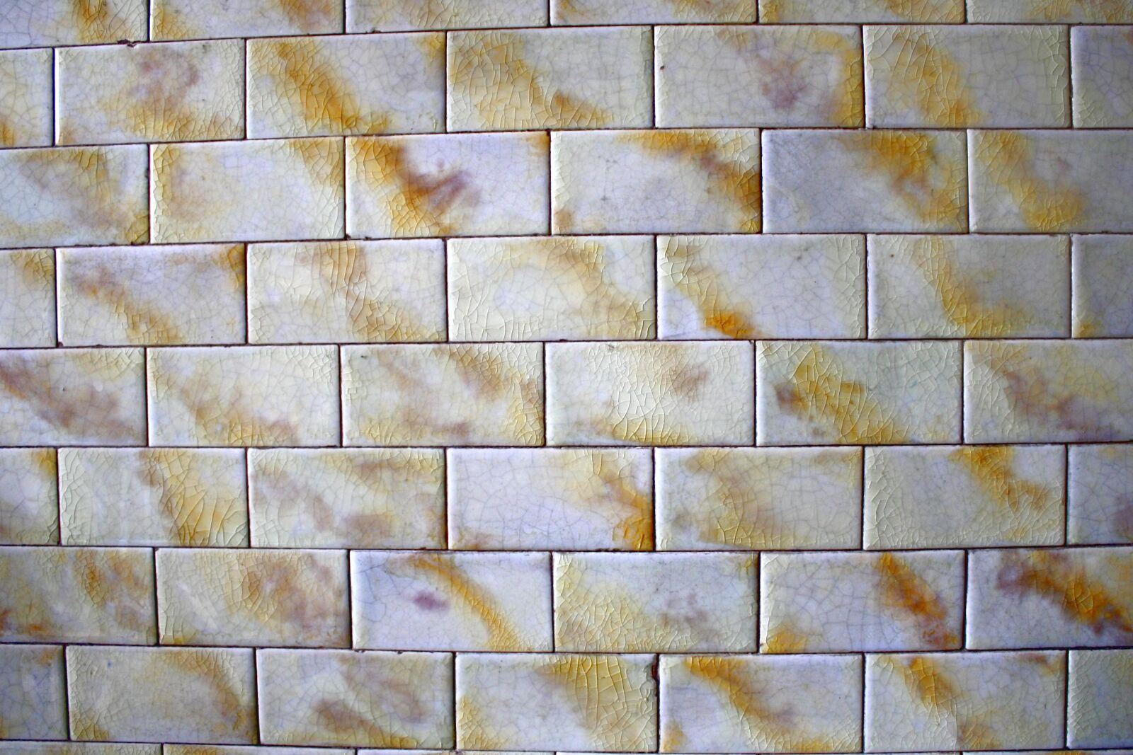 f/3.5-5.6 IS sample photo. Golden white, wall tiles photography