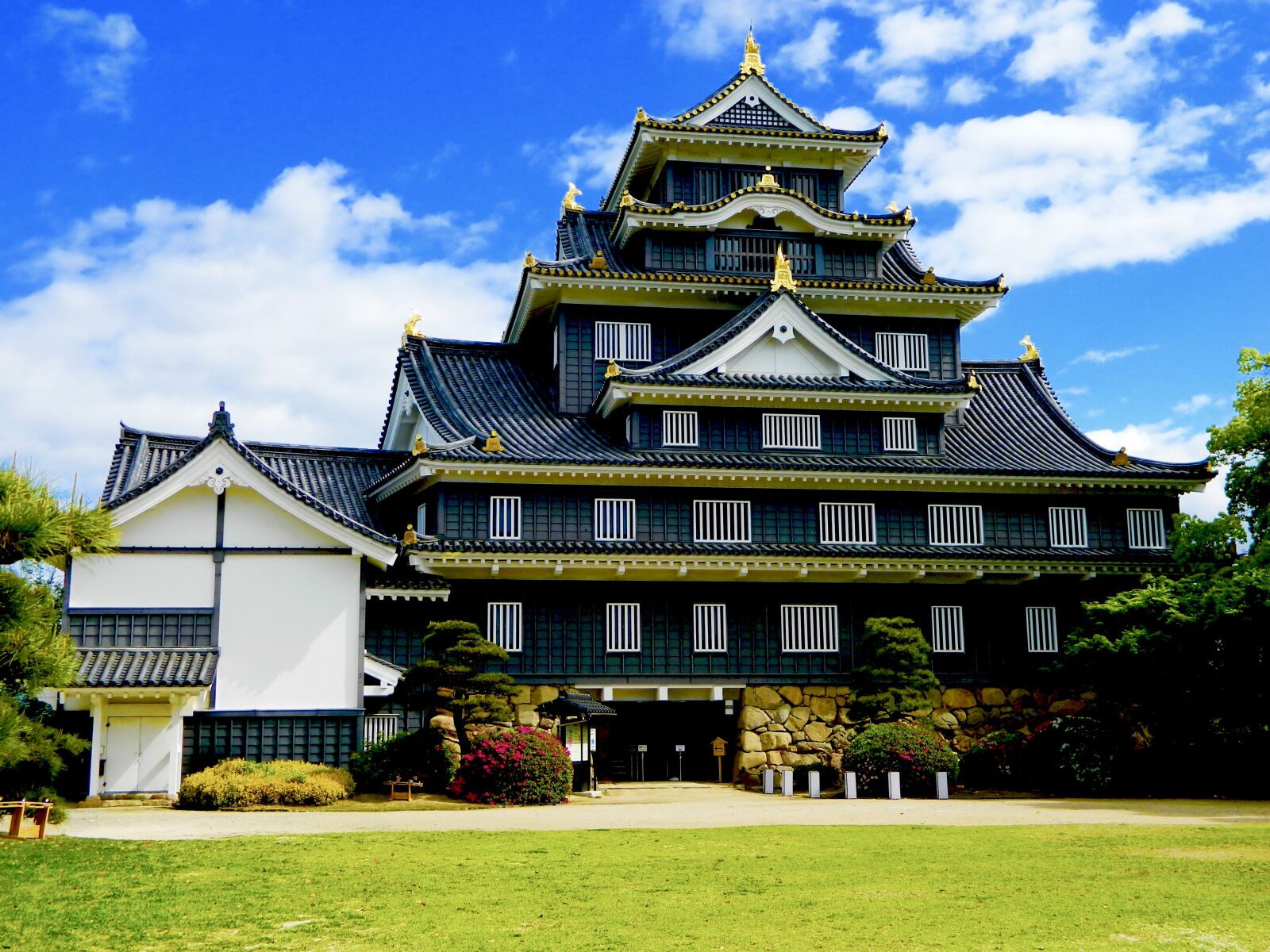 Nikon Coolpix L120 sample photo. Castle, sky, landscape photography