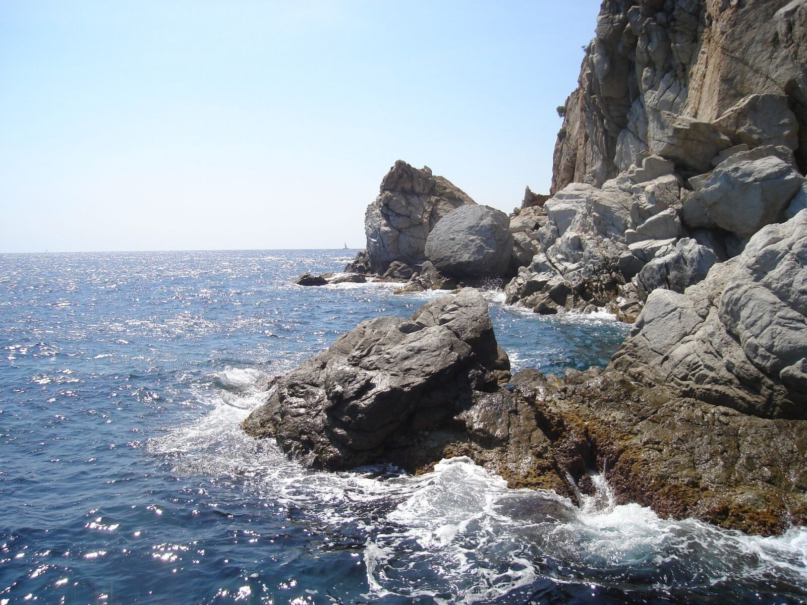 Sony DSC-S600 sample photo. Nature, sea, rocks photography