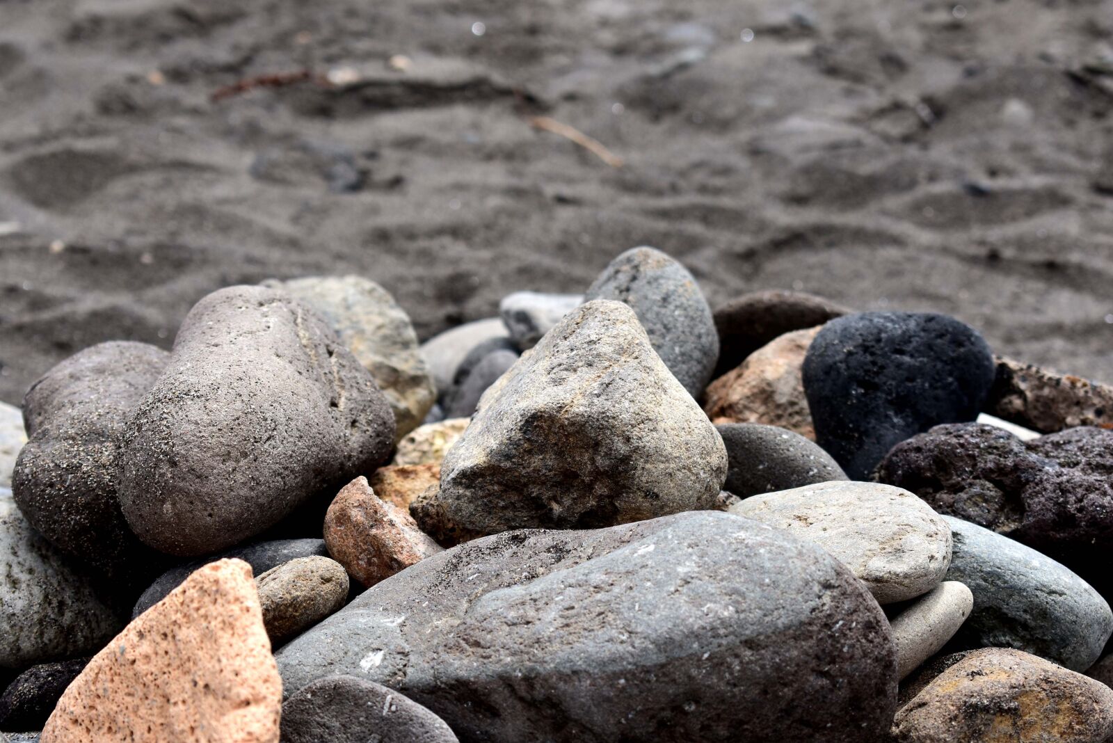 Nikon D3400 sample photo. Roller, black sand, pebble photography
