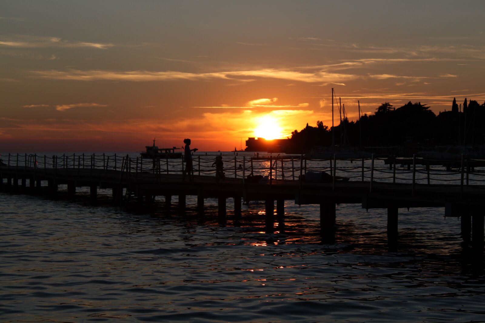 Canon EOS 500D (EOS Rebel T1i / EOS Kiss X3) sample photo. Sunset, mood, afterglow photography
