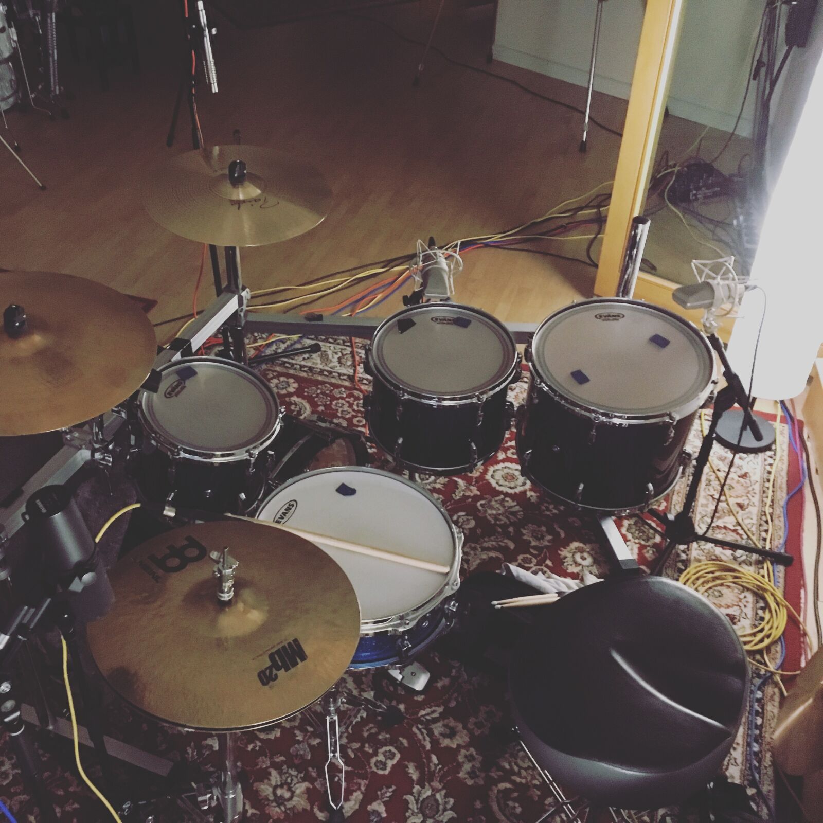 iPhone SE back camera 4.15mm f/2.2 sample photo. Drums, recoding, drum photography