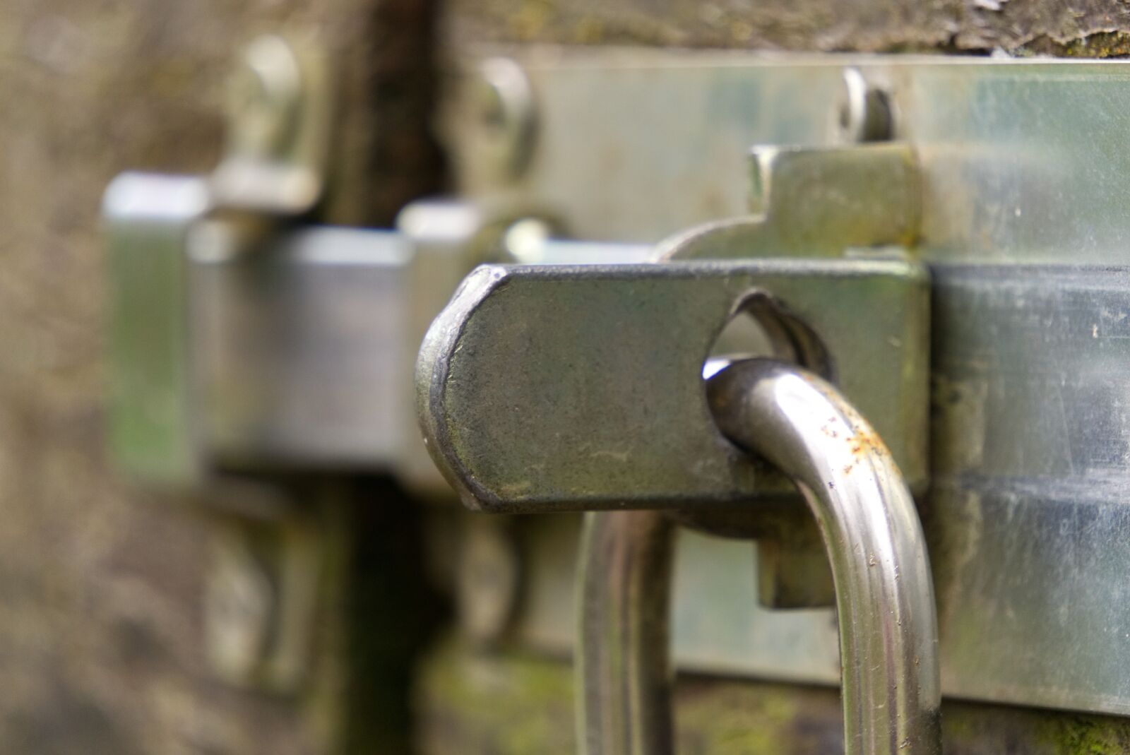 Sony E 55-210mm F4.5-6.3 OSS sample photo. Castle, padlock, bolt photography