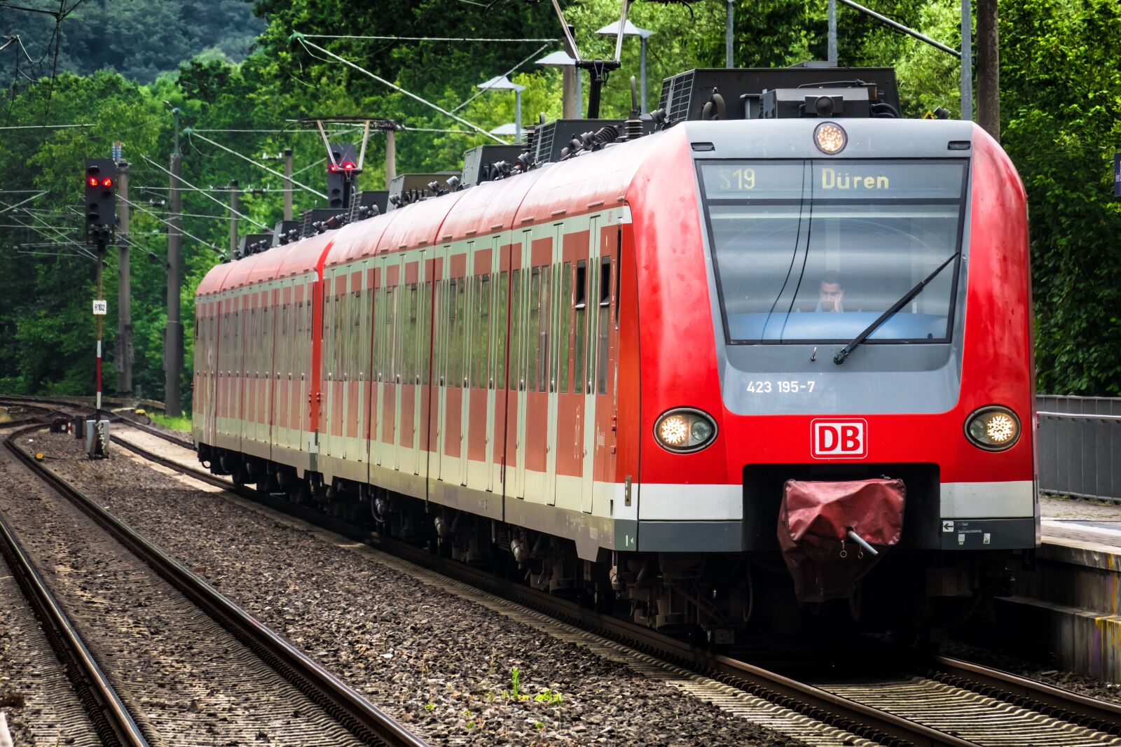 Canon PowerShot G3 X sample photo. Train, railway, s bahn photography