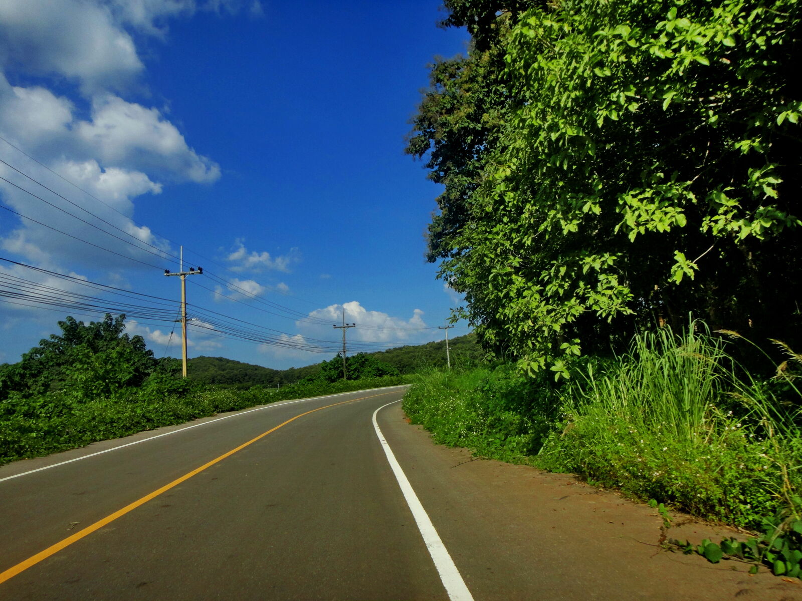 Sony DSC-T110 sample photo. Country, road photography