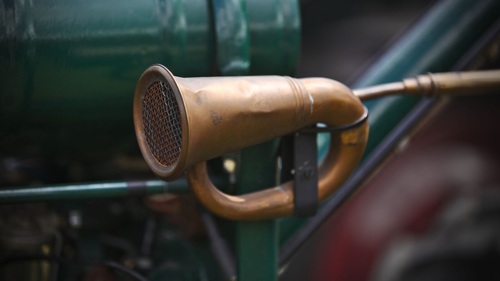 Canon EOS 6D sample photo. Tractor, oltimer, horn photography
