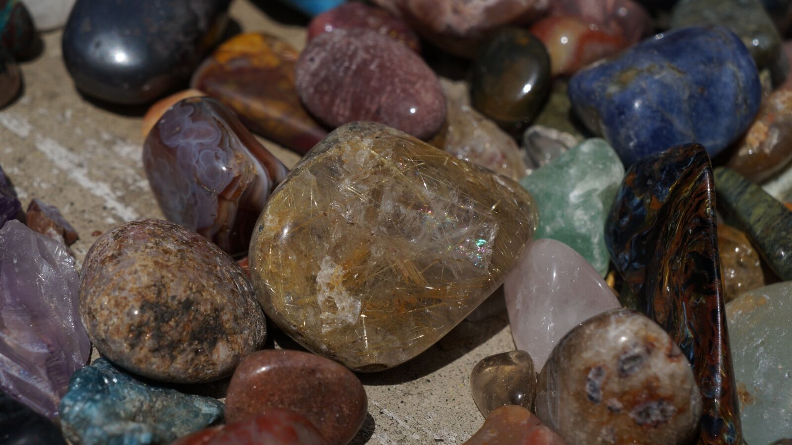 Sony Alpha a3000 + Sony E 18-55mm F3.5-5.6 OSS sample photo. Nature, color, gemstones photography