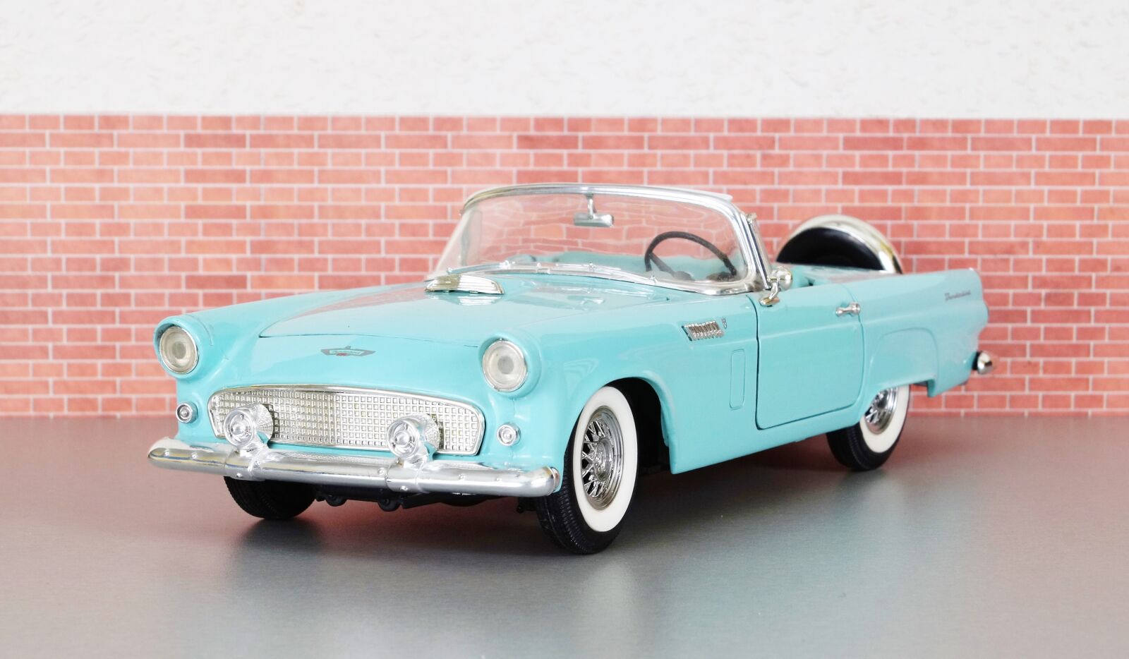 Sony DT 18-70mm F3.5-5.6 sample photo. Model car, ford, ford photography