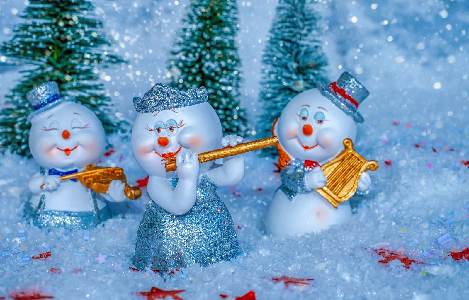 Fujifilm X-T10 + Fujifilm XF 35mm F1.4 R sample photo. Snowman, music, instruments photography