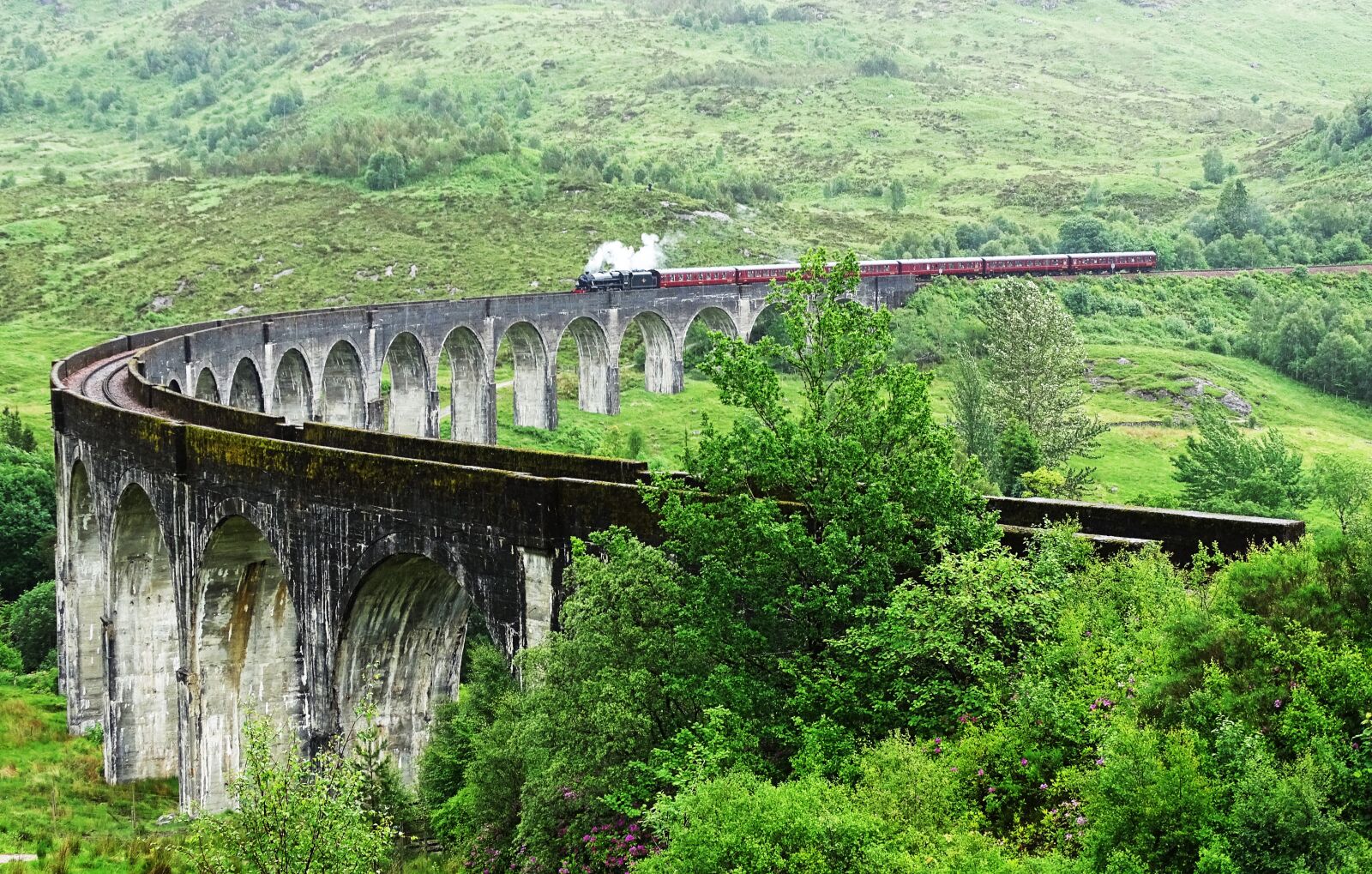 Sony Cyber-shot DSC-HX400V sample photo. Viaduct, train, bridge photography