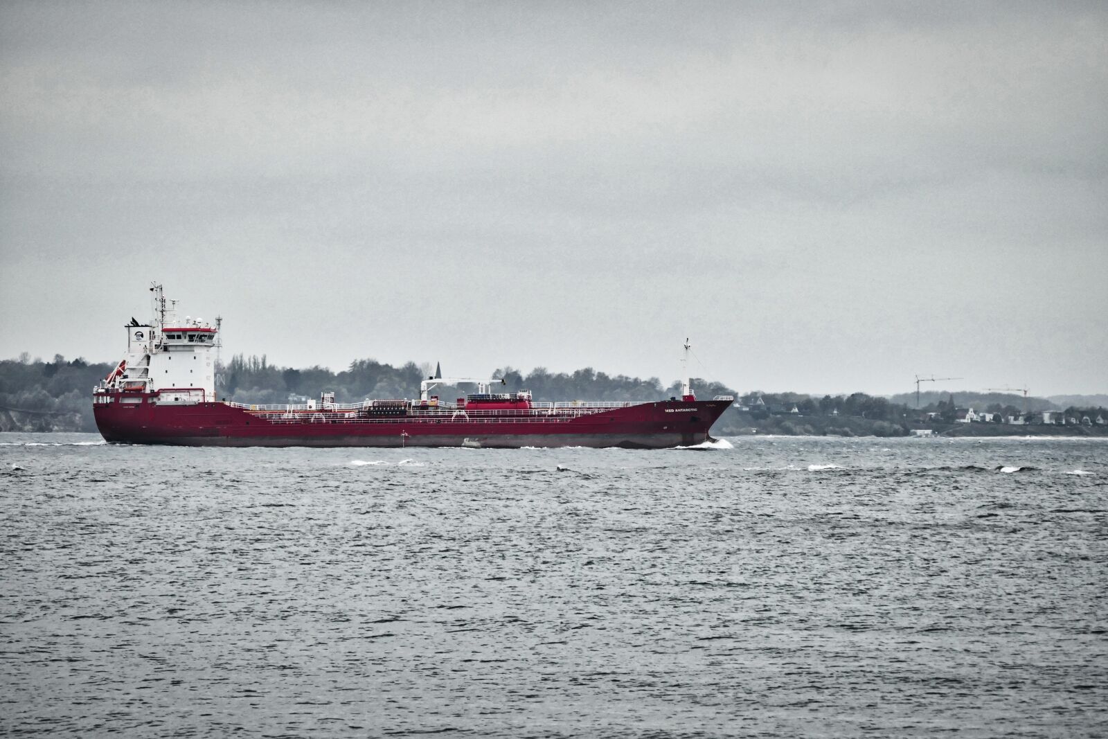 Panasonic Lumix DMC-FZ1000 sample photo. Freighter, ship, logistics photography
