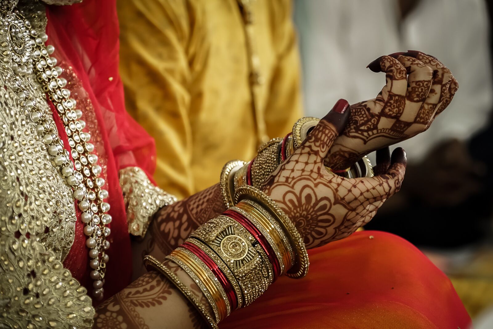 Sony a7 III + Sony E PZ 18-105mm F4 G OSS sample photo. Indian, henna, wedding photography