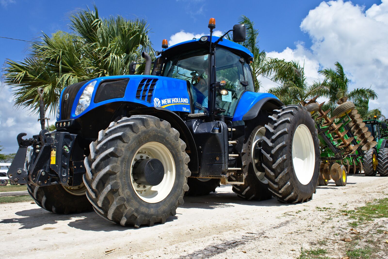 Nikon D7200 sample photo. Tractor, big, heavy photography
