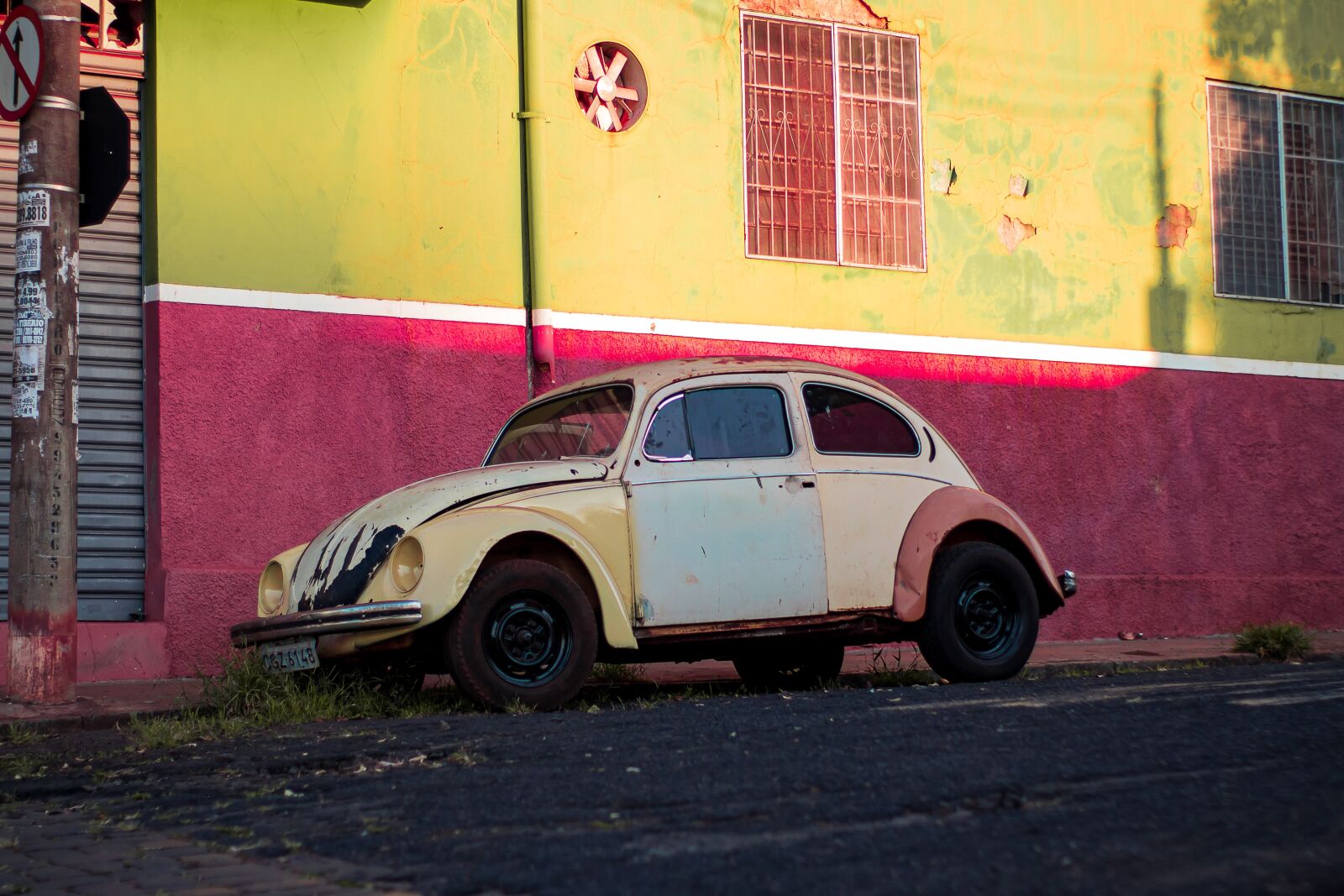 Canon EOS 1300D (EOS Rebel T6 / EOS Kiss X80) sample photo. Old car, abandoned, car photography