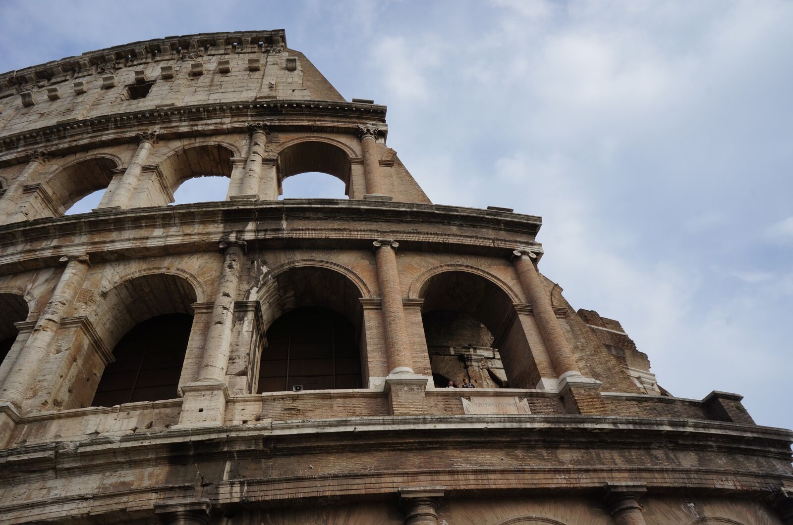 Sony Alpha NEX-5N + Sony E 16mm F2.8 sample photo. Rome, colosseo, historic photography